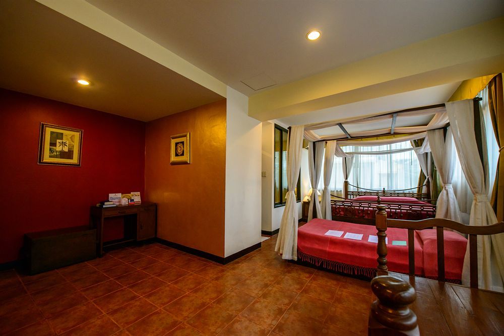 The Best Bangkok House Hotel Екстериор снимка