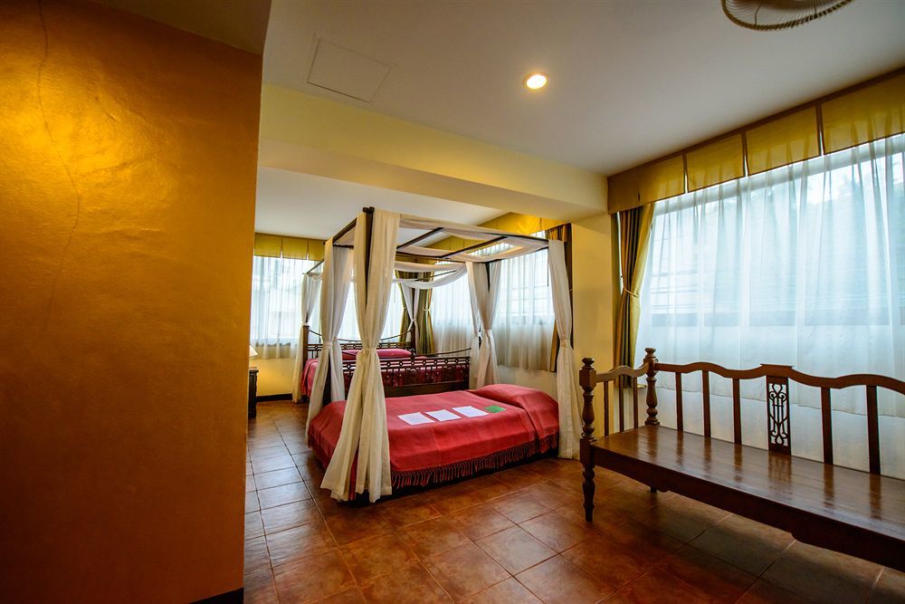 The Best Bangkok House Hotel Екстериор снимка